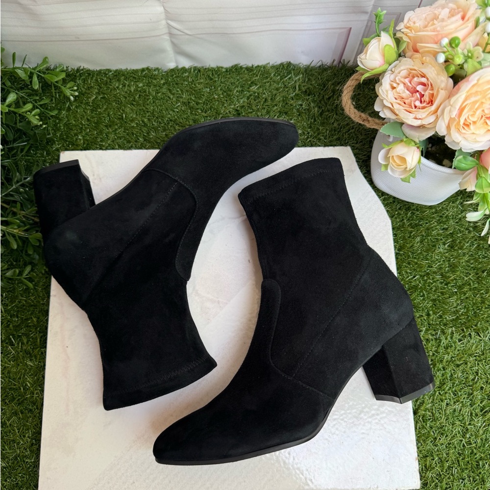 STUART WEITZMAN
Yuliana suede sock boots Elegant Black Suede Ankle Boots Size 7 - Picture 5 of 12